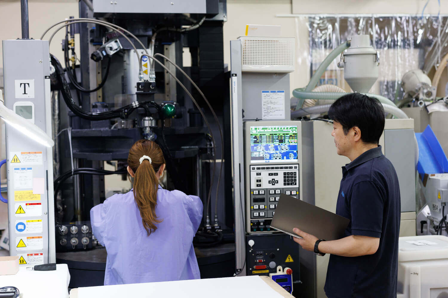 アロン製造部イメージ